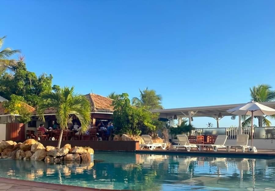 Sapphire Beach Club Resort Cupecoy  Exteriör bild